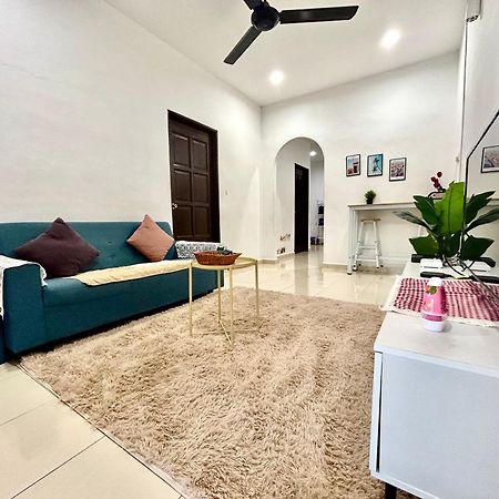 Cozy 288 Entire 3 Bedroom House @ Alma Букит Мертаджам Екстериор снимка