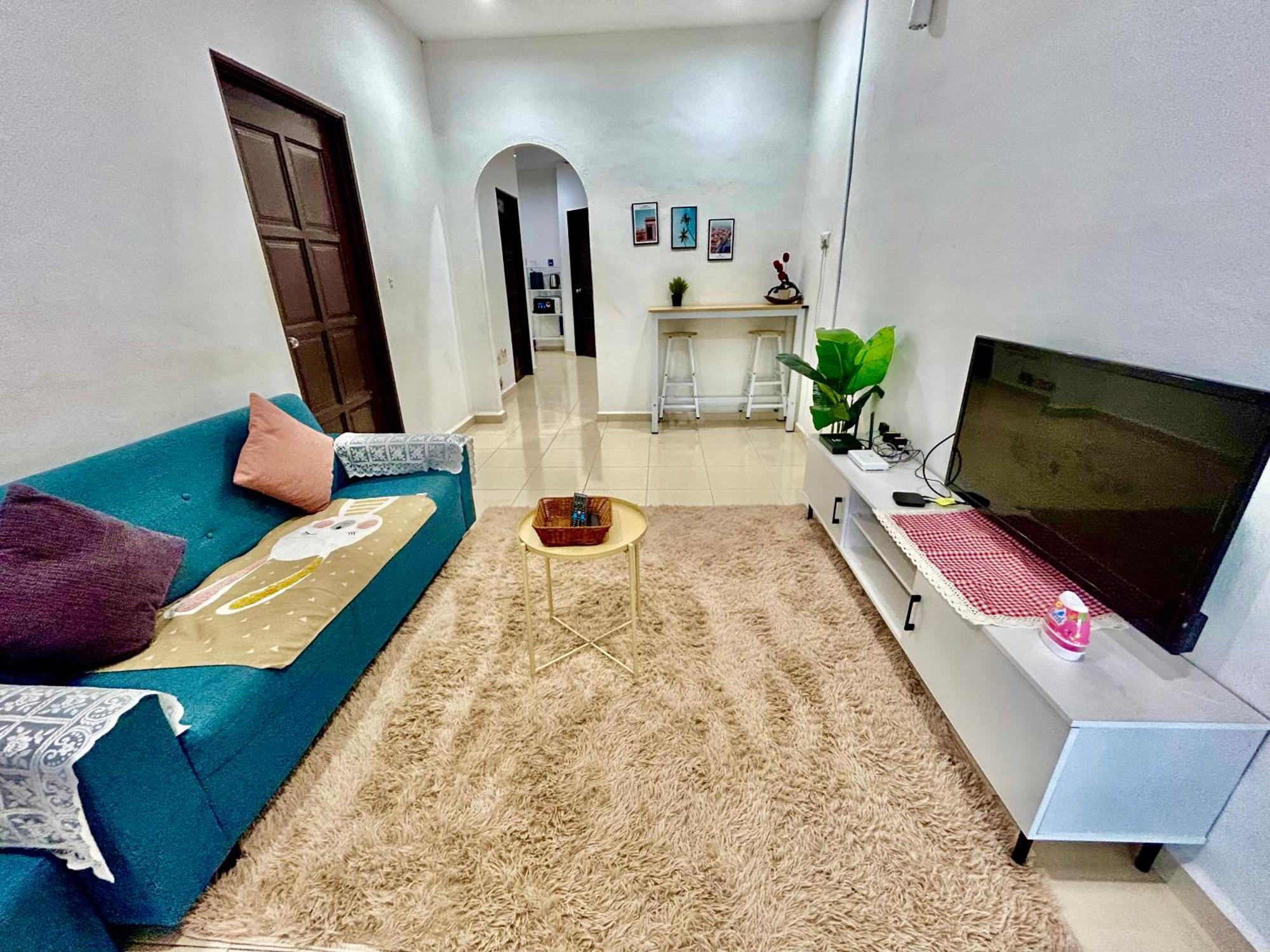 Cozy 288 Entire 3 Bedroom House @ Alma Букит Мертаджам Екстериор снимка
