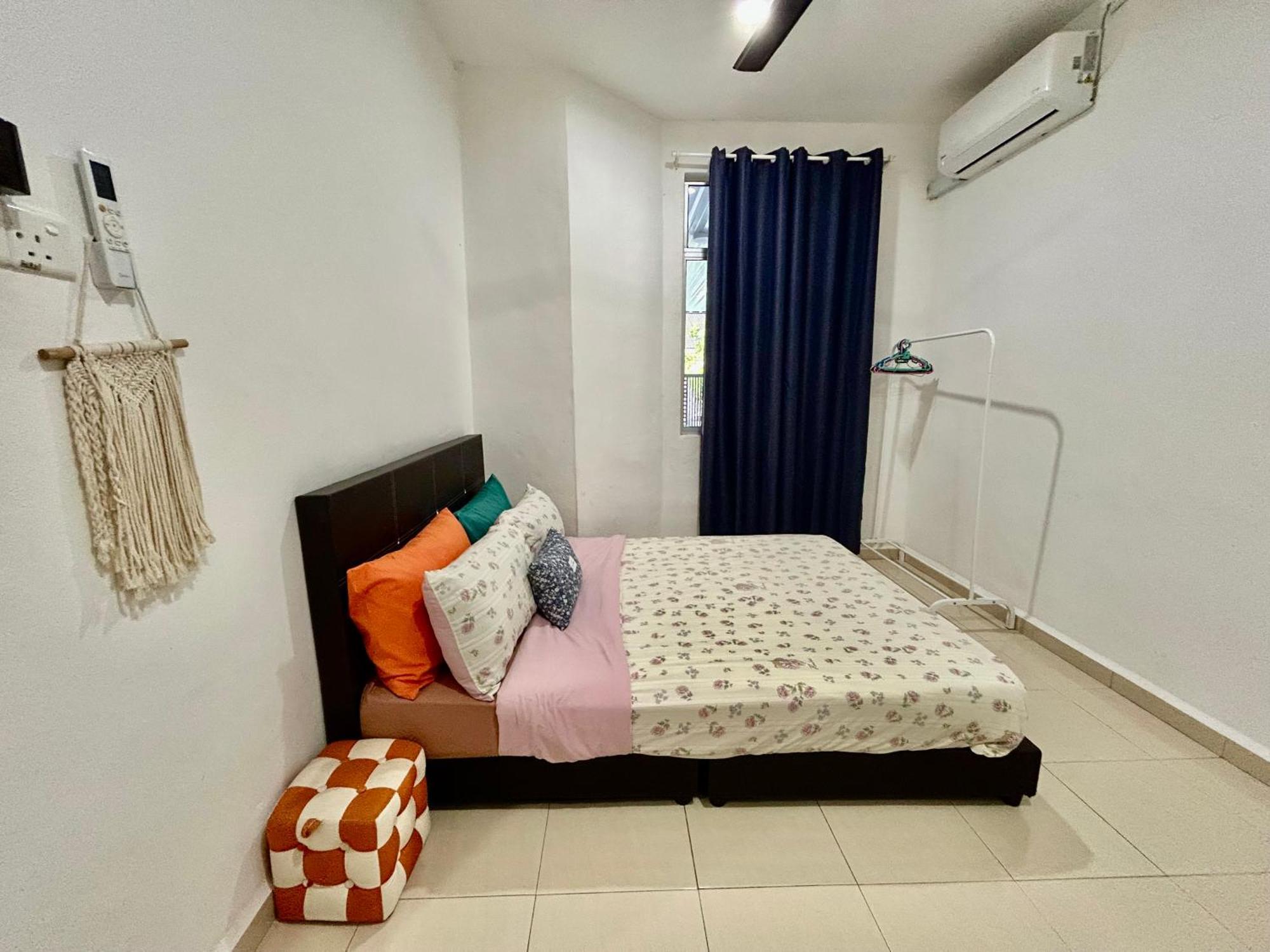 Cozy 288 Entire 3 Bedroom House @ Alma Букит Мертаджам Екстериор снимка