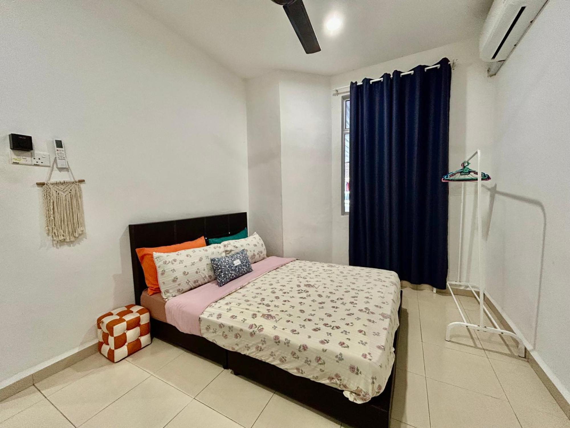 Cozy 288 Entire 3 Bedroom House @ Alma Букит Мертаджам Екстериор снимка