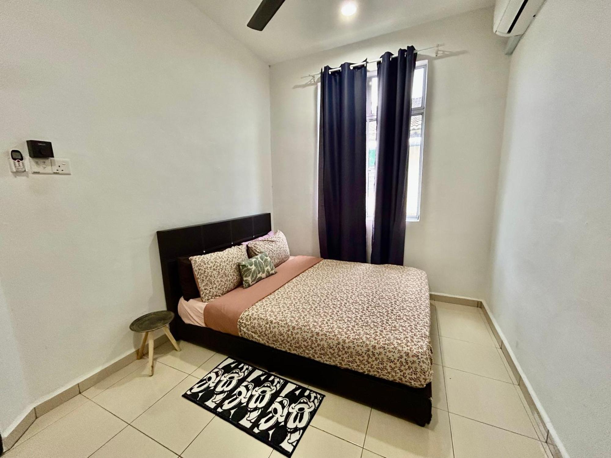 Cozy 288 Entire 3 Bedroom House @ Alma Букит Мертаджам Екстериор снимка