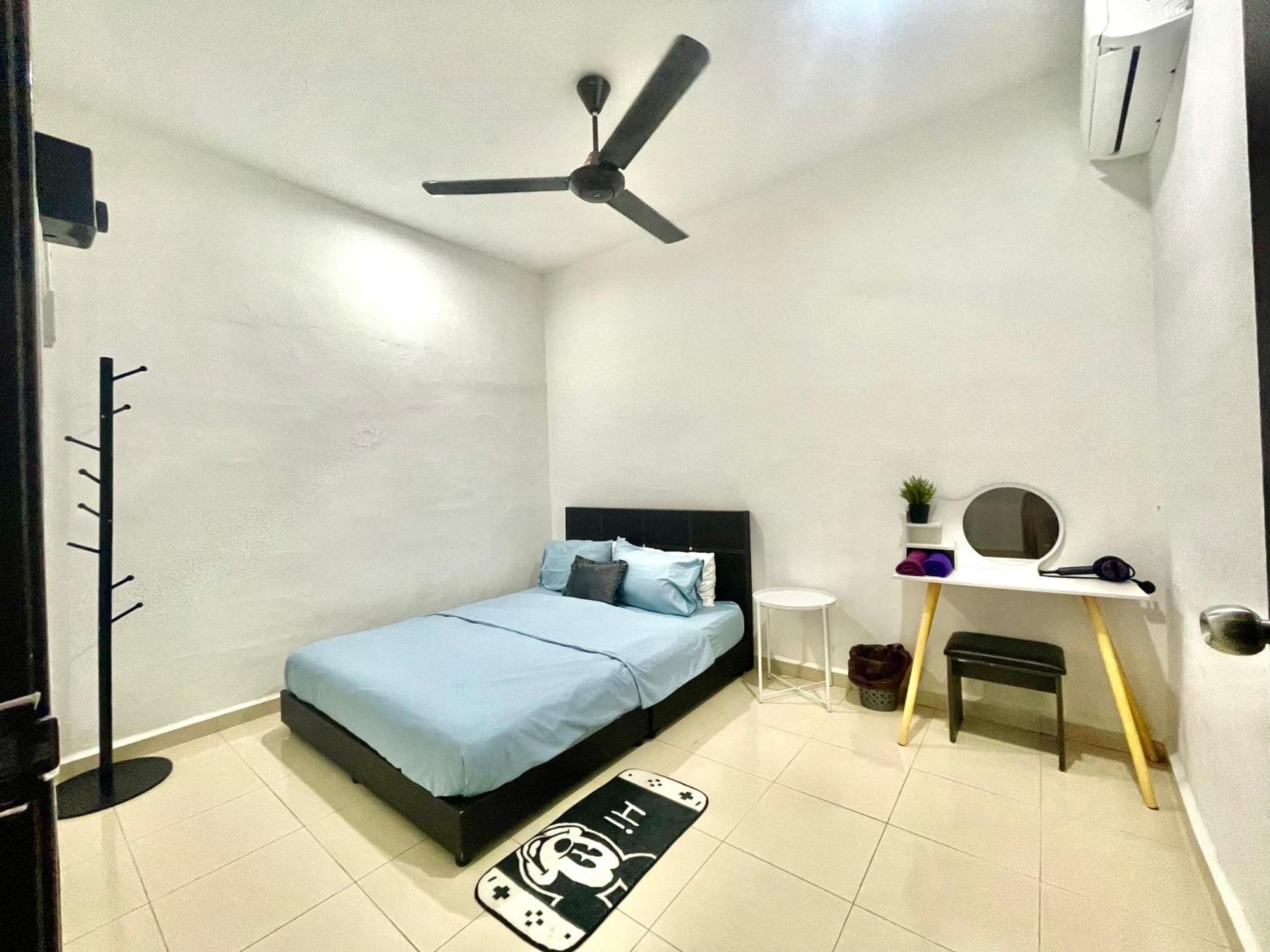 Cozy 288 Entire 3 Bedroom House @ Alma Букит Мертаджам Екстериор снимка