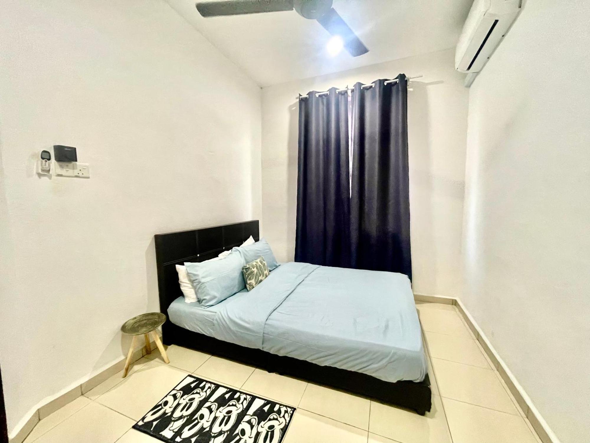 Cozy 288 Entire 3 Bedroom House @ Alma Букит Мертаджам Екстериор снимка